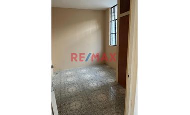 🏡 ¡Oportunidad única! Adquiere una casa al precio de un departamento, estratégicamente ubicada en una urbanización cerrada, tranquila y con seguridad