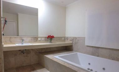 Casa en La Lomada, Pilar