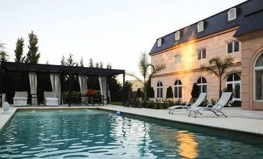 Casa en La Lomada, Pilar