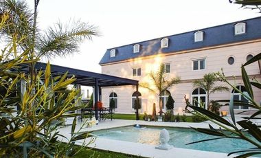 Casa en La Lomada, Pilar