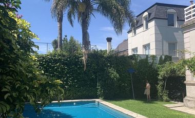 Casa en alquiler anual con muebles- 4 dormitorios. Jardín con pileta - Martinez