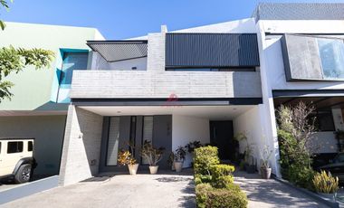 CASA EN VENTA EN SOLARES, COTO VALEIRA, ZAPOPAN JALISCO.