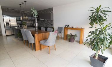 CASA EN VENTA EN SOLARES, COTO VALEIRA, ZAPOPAN JALISCO.