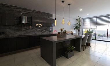 CASA EN VENTA EN SOLARES, COTO VALEIRA, ZAPOPAN JALISCO.