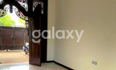 RUMAH STRATEGIS 2 LANTAI DI RUMAH BIKINI PADANGSAMBIAN KLOD DENPASAR, BALI
