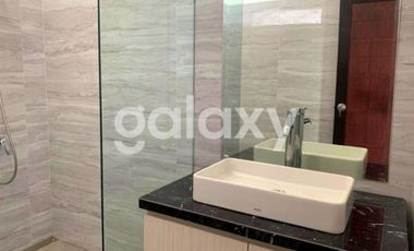 RUMAH STRATEGIS 2 LANTAI DI RUMAH BIKINI PADANGSAMBIAN KLOD DENPASAR, BALI