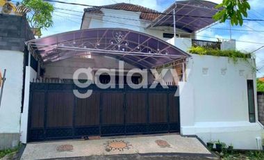 RUMAH STRATEGIS 2 LANTAI DI RUMAH BIKINI PADANGSAMBIAN KLOD DENPASAR, BALI