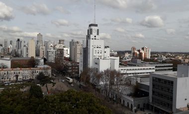 ArgenpropGestión  >>  Propiedades F PORTELA AL 400 AMPLIA OFICINA EN EXCELENTE UBICACION