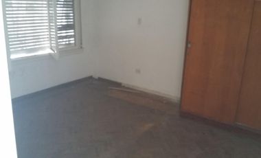 San Andres. I.Casares esquina Saavedra.Ph 3 ambientes, 2 dormitorios, cocina-comedor, baño lavadero