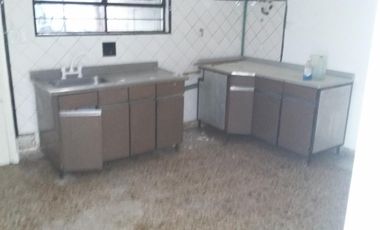 San Andres. I.Casares esquina Saavedra.Ph 3 ambientes, 2 dormitorios, cocina-comedor, baño lavadero