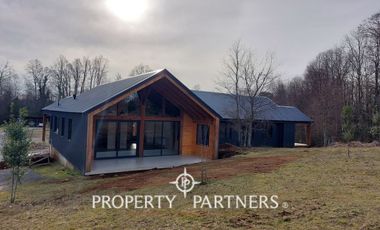 Gran casa estilo galpón en Parque Los Guindos