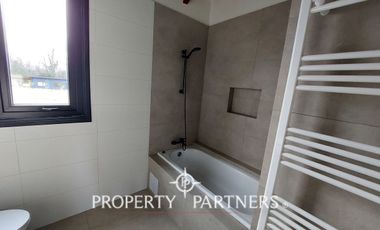 Gran casa estilo galpón en Parque Los Guindos