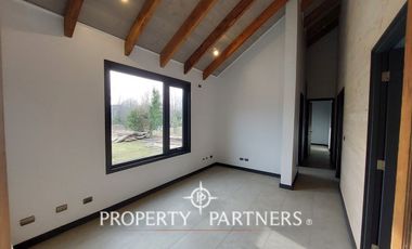 Gran casa estilo galpón en Parque Los Guindos