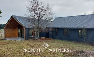 Gran casa estilo galpón en Parque Los Guindos