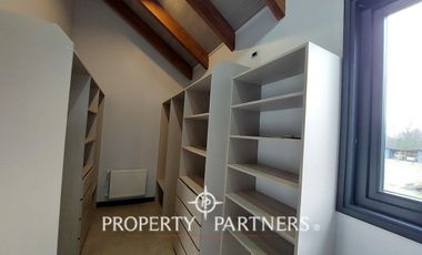 Gran casa estilo galpón en Parque Los Guindos