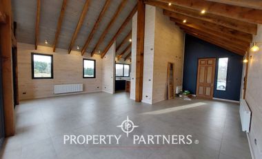 Gran casa estilo galpón en Parque Los Guindos