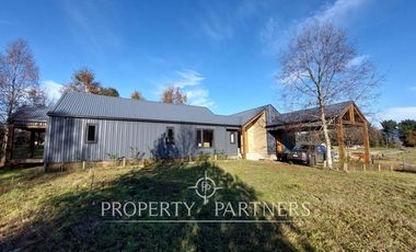 Gran casa estilo galpón en Parque Los Guindos