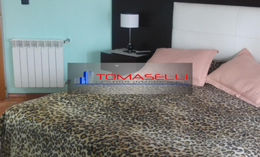 VENTA - TAPIALES - EXCELENTE CASA 7 AMBIENTES - DETALLES DE CATEGORIA - SE TOMARIA DEPTO. EN PARTE DE PAGO