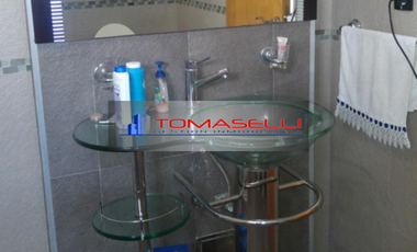 VENTA - TAPIALES - EXCELENTE CASA 7 AMBIENTES - DETALLES DE CATEGORIA - SE TOMARIA DEPTO. EN PARTE DE PAGO