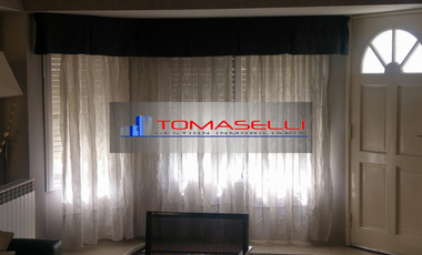 VENTA - TAPIALES - EXCELENTE CASA 7 AMBIENTES - DETALLES DE CATEGORIA - SE TOMARIA DEPTO. EN PARTE DE PAGO
