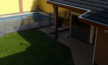 VENTA - TAPIALES - EXCELENTE CASA 7 AMBIENTES - DETALLES DE CATEGORIA - SE TOMARIA DEPTO. EN PARTE DE PAGO