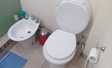 EXCELENTE PH DE 3 AMBIENTES CON FONDO Y QUINCHO,CON GARAGE CUBIERTO,