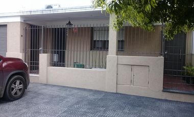 EXCELENTE PH DE 3 AMBIENTES CON FONDO Y QUINCHO,CON GARAGE CUBIERTO,