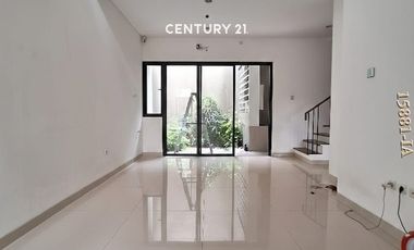 Disewakan Rumah Cantik Semi Furnished Di  Area Rempoa