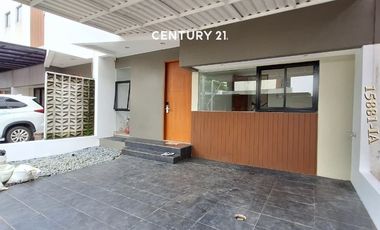 Disewakan Rumah Cantik Semi Furnished Di  Area Rempoa