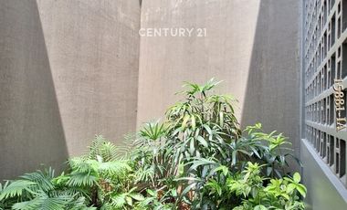 Disewakan Rumah Cantik Semi Furnished Di  Area Rempoa