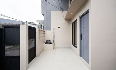 Rumah Siap Huni 14 Mnt ke Summarecon Mall Bekasi Hadap Selatan J-42014