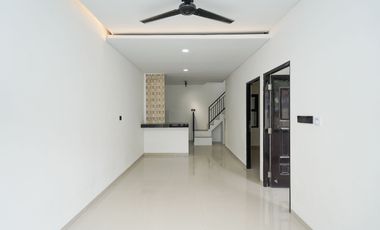 Rumah Siap Huni 14 Mnt ke Summarecon Mall Bekasi Hadap Selatan J-42014