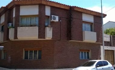 Chalet dos plantas cÃ©ntrico  -  zona residencial-   Apto todo destino ...