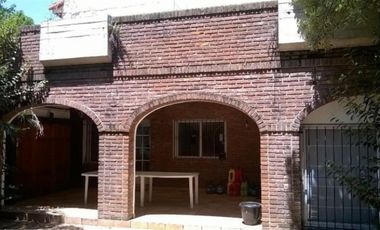 Chalet dos plantas cÃ©ntrico  -  zona residencial-   Apto todo destino ...