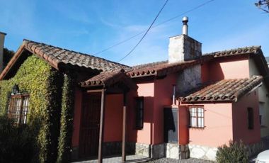 Casa en venta - 2 dormitorios 2 baños - Cochera - 1200mts2 - City Bell, La Plata