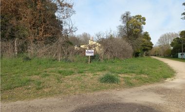 Terreno en esquina/ Barrio El Tejado
