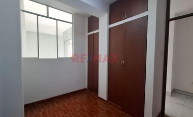 Departamento En Alquiler En Urbanización La Ensenada - Iii Etapa