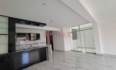Departamento En Alquiler En Urbanización La Ensenada - Iii Etapa