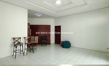 Rumah Lama Terawat Bebas Banjir di Jl Bangka 2 Cocok Untuk Hunian