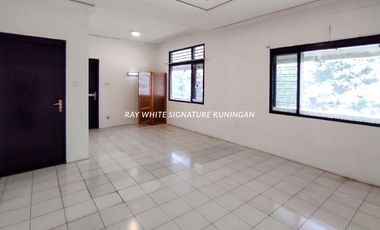 Rumah Lama Terawat Bebas Banjir di Jl Bangka 2 Cocok Untuk Hunian