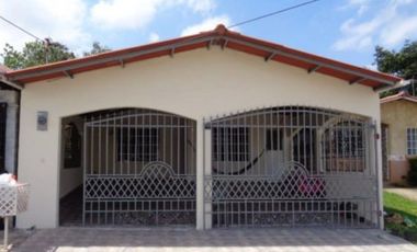 Se Vende Casa en Vista Alegre, Nuevo Arraijan $ 100K  AB