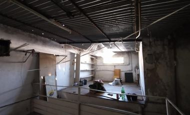 AMPLIO PH DE 3 AMBIENTES CON COCHERA, 2 DORMITORIOS, LIVING COMEDOR, COCINA Y BAÑO.