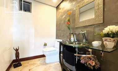 casa en venta en el poblado. Cod V11138