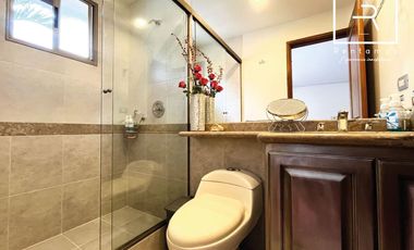 casa en venta en el poblado. Cod V11138