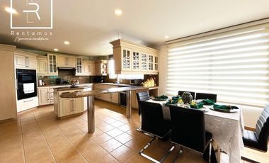 casa en venta en el poblado. Cod V11138