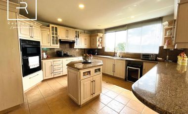 casa en venta en el poblado. Cod V11138