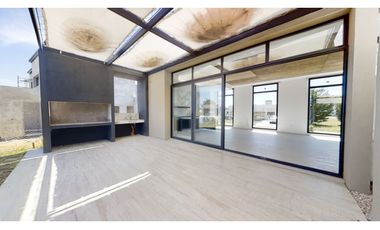 Casa cuatro ambientes. Parque. Rumencó Joven. Venta.