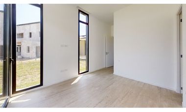 Casa cuatro ambientes. Parque. Rumencó Joven. Venta.