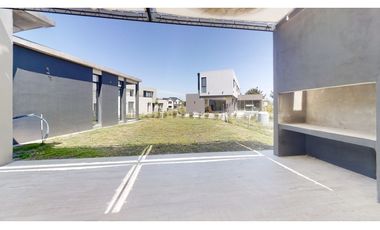 Casa cuatro ambientes. Parque. Rumencó Joven. Venta.