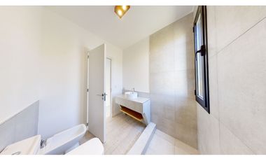 Casa cuatro ambientes. Parque. Rumencó Joven. Venta.